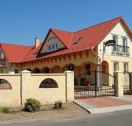 מלון Sárospatak Harmonia Panzio מראה חיצוני תמונה